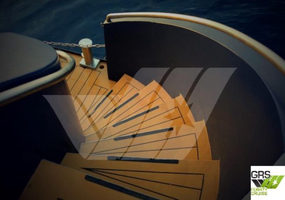 出售47米34座客船