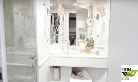 出售47米34座客船