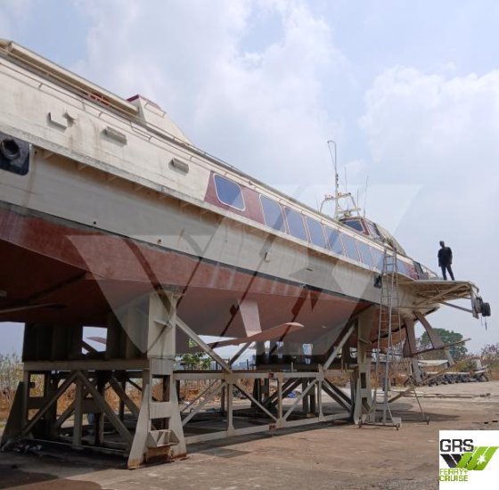 出售35米147座客船