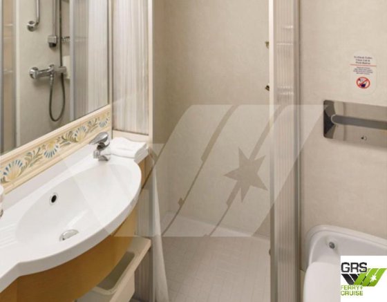 待售268米长、载客2744人的邮轮