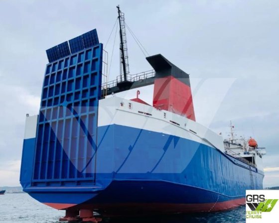 出售106米870车道滚装船