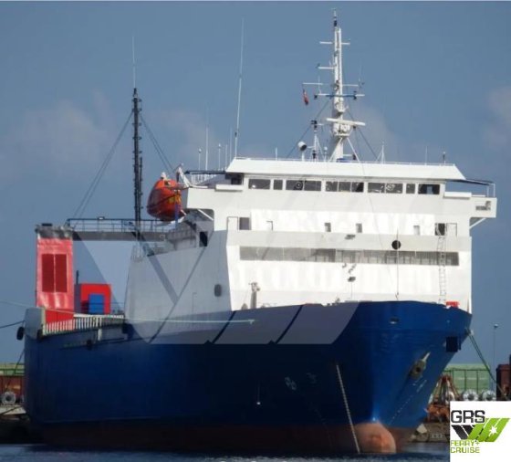 出售106米870车道滚装船