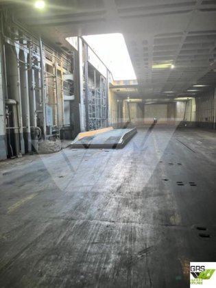 出售118米688车道滚装船