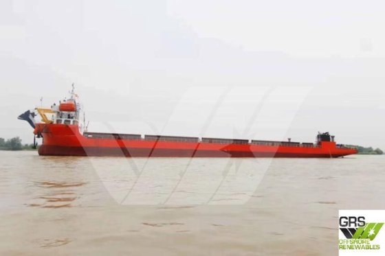 出售129米甲板货船