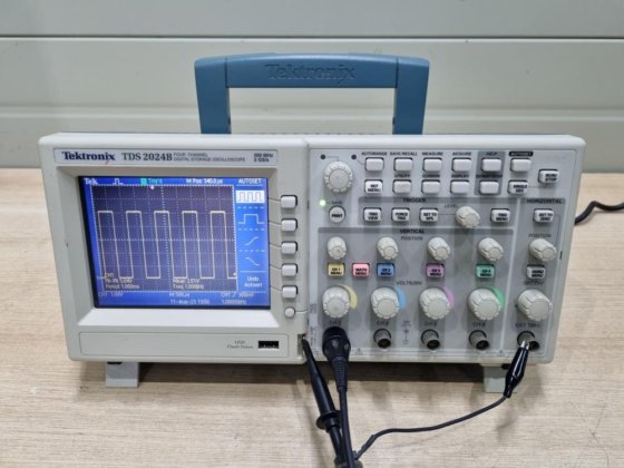 Tektronix TDS 2024B 4CH Digital Oscilloscope in Seoul, South Korea