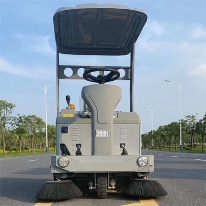 新开发的骑乘式道路街道地面清洁扫地机