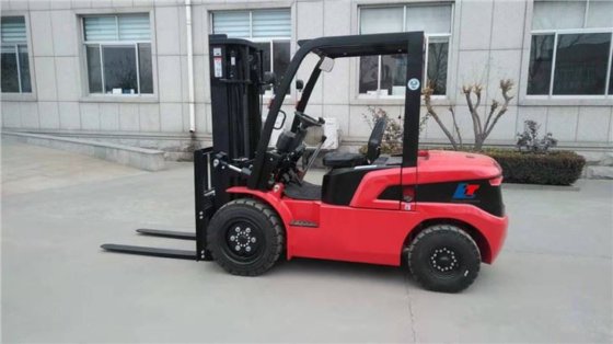 物料搬运 3 吨 5 吨实心轮胎叉车柴油发动机价格