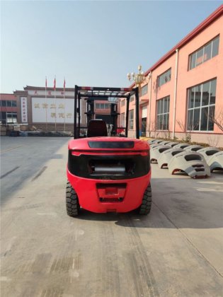 物料搬运 3 吨 5 吨实心轮胎叉车柴油发动机价格