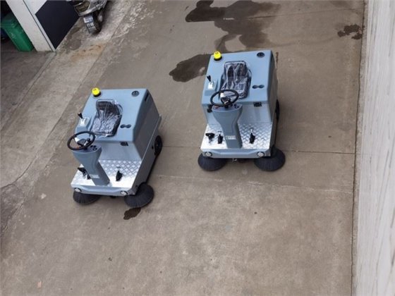 热销新型集尘器 路面清扫机 地板清洁器