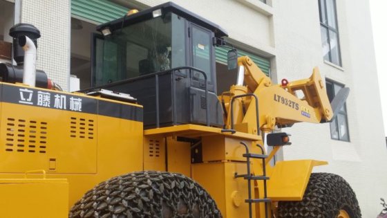 新型 32 吨叉车工程重型材料装卸车