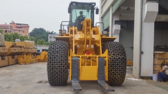 新型 32 吨叉车工程重型材料装卸车