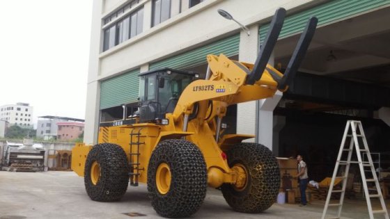 新型 32 吨叉车工程重型材料装卸车