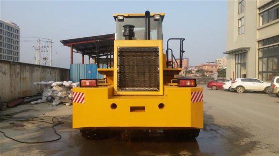 大型大理石和花岗岩石块搬运车排列 叉车 轮式装载机