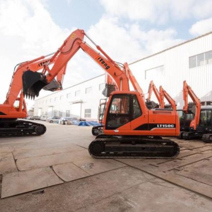 热销 15 吨国产履带式挖掘机（带 0.6 立方米铲斗