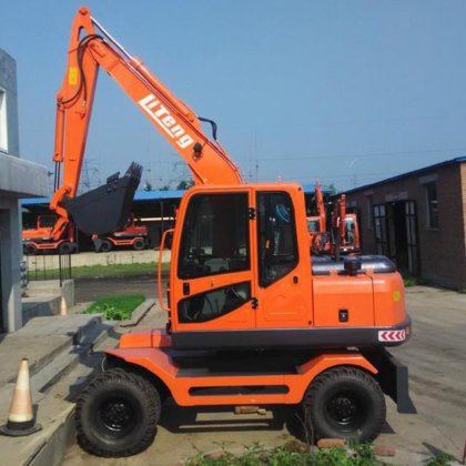 9 吨液压四轮挖掘机