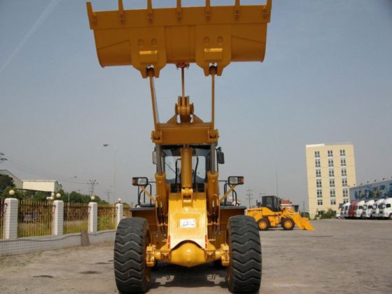 轮式装载机 950，带 CE、加长吊臂、欧式快速铰接装置、扭矩转换器、电动变速箱