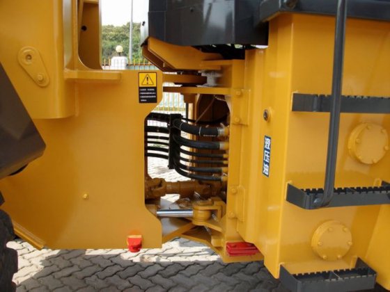 轮式装载机 950，带 CE、加长吊臂、欧式快速铰接装置、扭矩转换器、电动变速箱