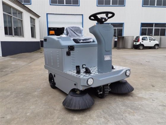 广泛使用的电动扫地机 电动洗地机设备