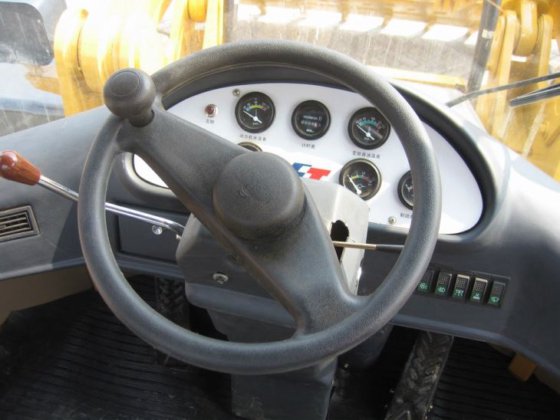 全新 5 吨前端单缸轮式装载机 Zl50