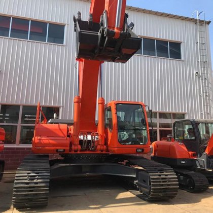 超级液压 50 吨超重型履带式挖掘机