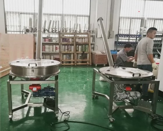 干湿粉末灌装自动柔性倾斜螺旋输送机，带螺旋灌装机
