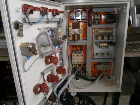 1977年製のイマドキの自動遠心分離機