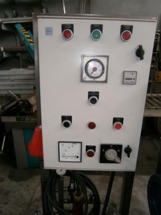 1977年製のイマドキの自動遠心分離機