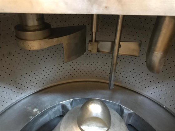 2002年製遠心分離機アテックス・リエラ・ナデウ300F-1250再調整品