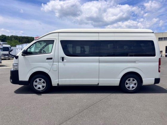 トヨタ CBF-TRH228B