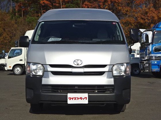 トヨタ CBF-TRH223B