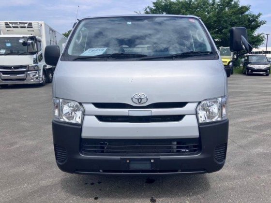 トヨタ QDF-GDH206V