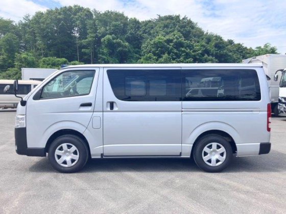 トヨタ QDF-GDH206V