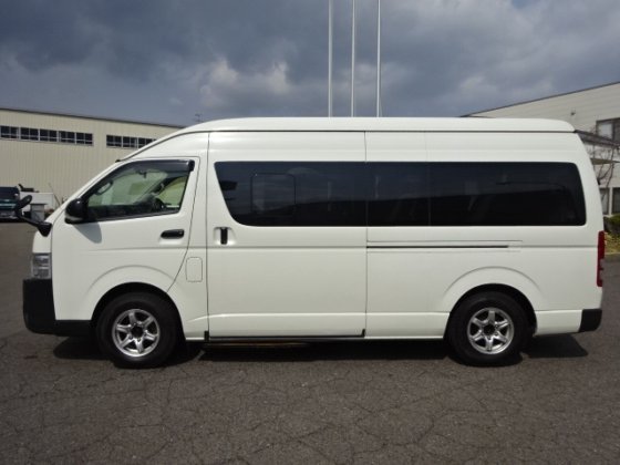 トヨタ CBF-TRH228B