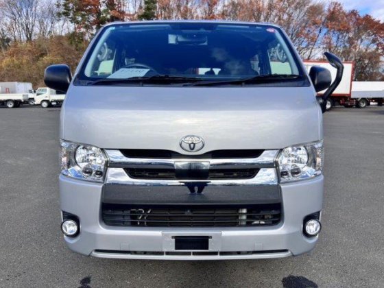 トヨタ QDF-GDH206V