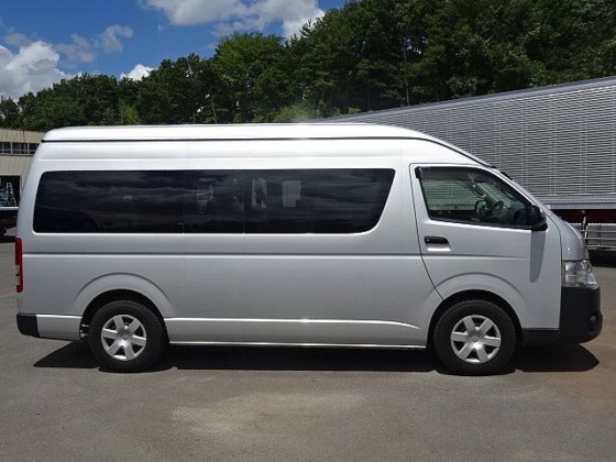 トヨタ CBF-TRH223B