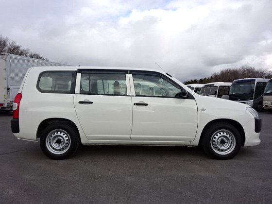 トヨタ DBE-NCP160V