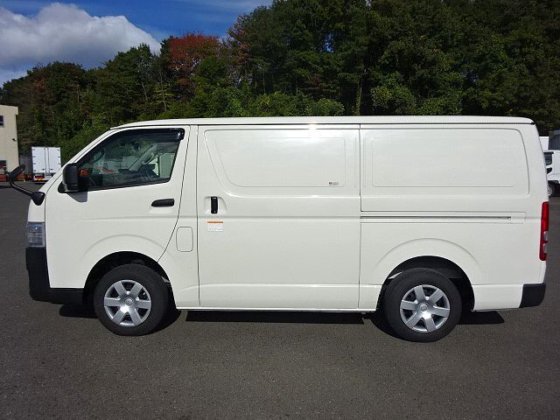 トヨタ 3BF-TRH200V