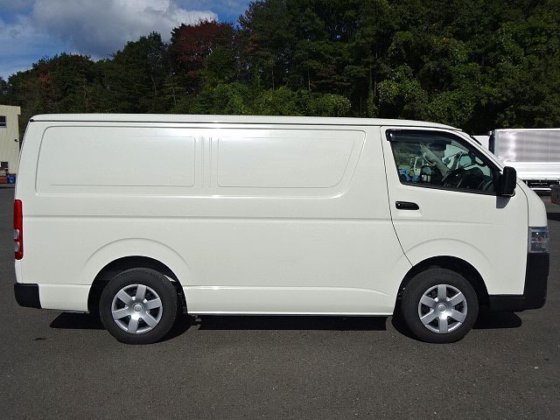 トヨタ 3BF-TRH200V