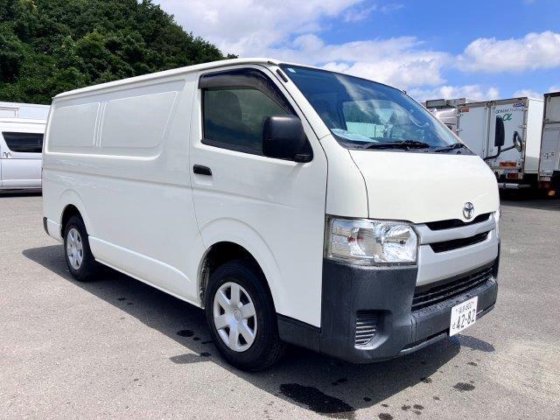 トヨタ CBF-TRH200V