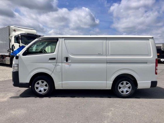 トヨタ CBF-TRH200V