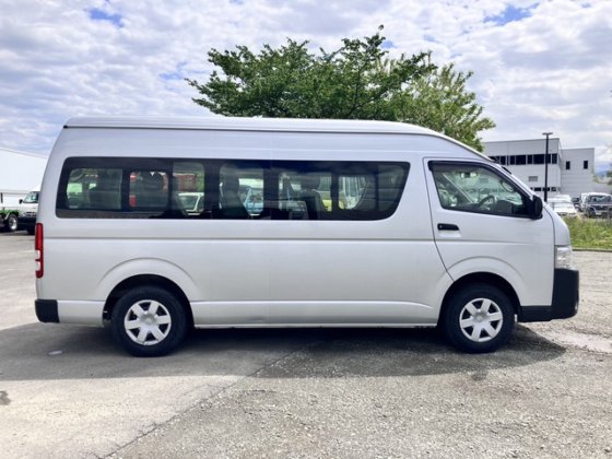 トヨタ CBF-TRH228B