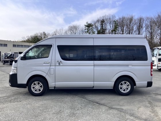 トヨタ CBF-TRH228B