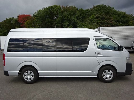 トヨタ CBF-TRH223B