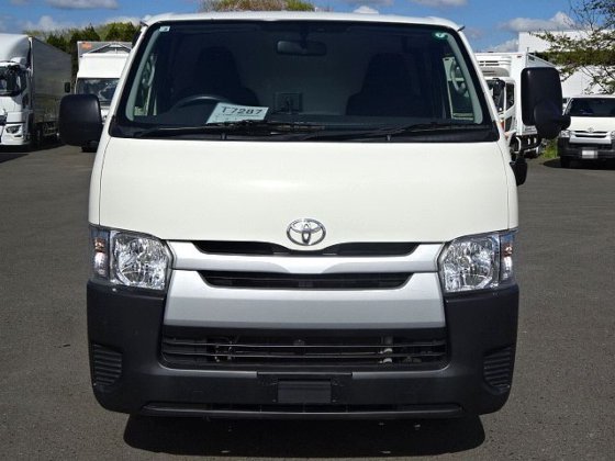 トヨタ CBF-TRH200V