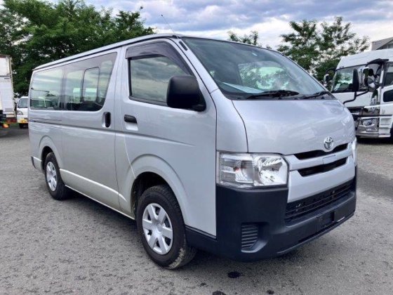 トヨタ QDF-GDH206V