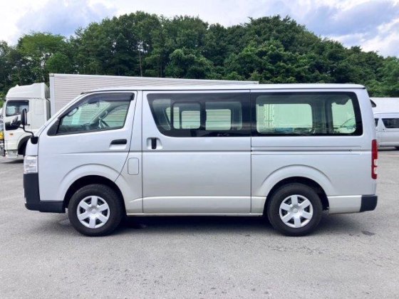 トヨタ QDF-GDH206V