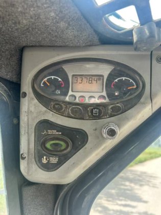 山猫S330滑移装载机