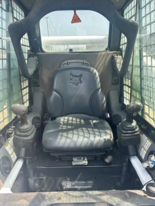 山猫S330滑移装载机