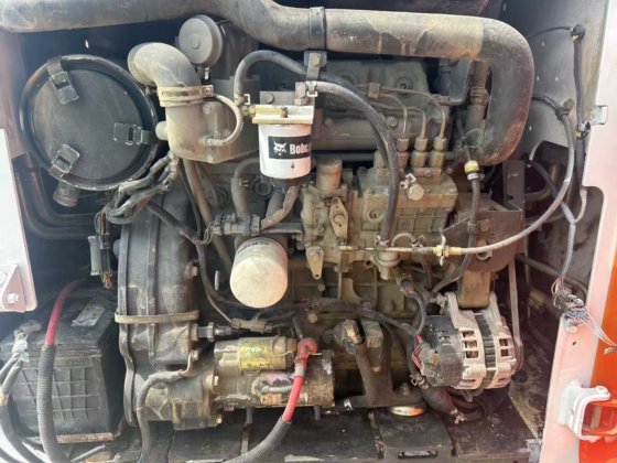 山猫S330滑移装载机