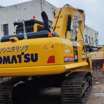 コマツ PC200-8NX 中古油圧ショベル1台販売中